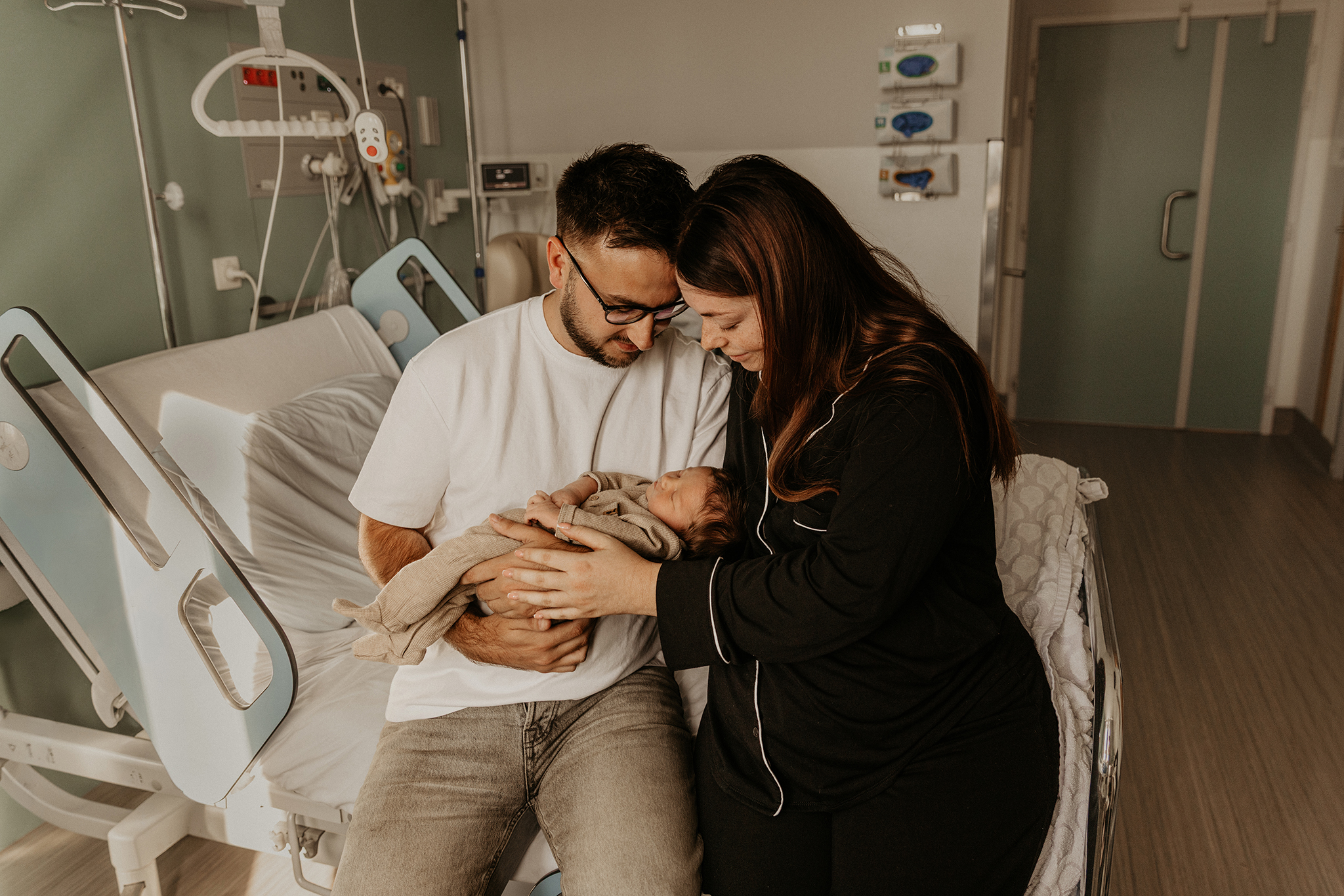 La séance « Fresh 48 » : photographier les premières heures de bébé à la maternité